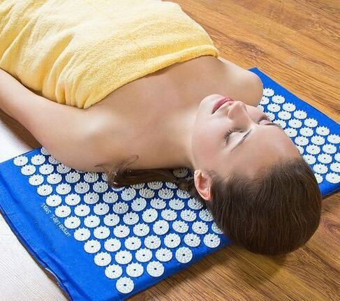 Апликатор на Кузнецов с цервикална остеохондроза